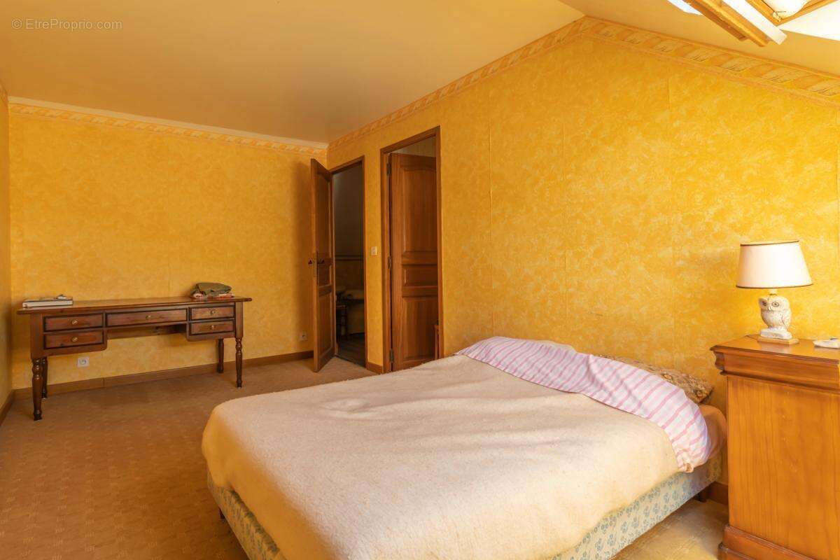 Maison à SAINT-CHRISTOPHE-EN-BAZELLE