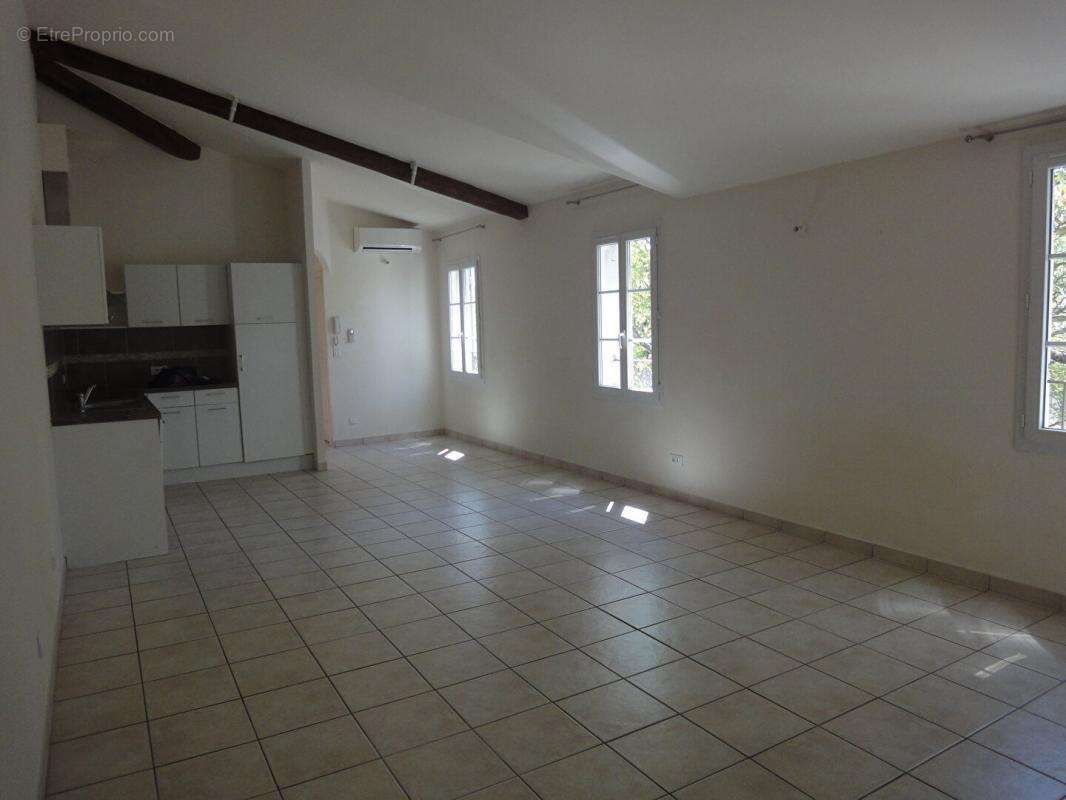 Appartement à VALREAS