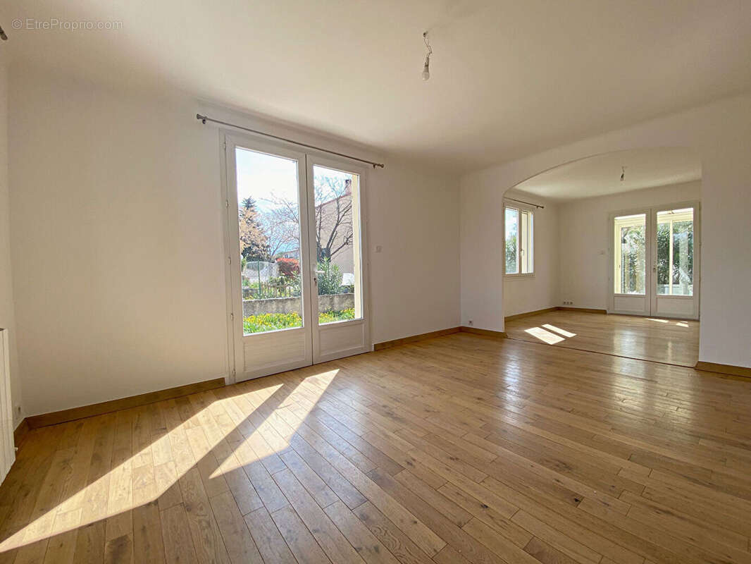 Maison à SAINT-CANNAT