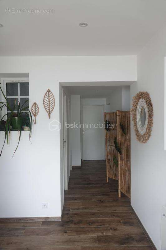 Maison individuelle de 220m2 avec 2 appartements - piscine - garage - jardin arbore - photo 8