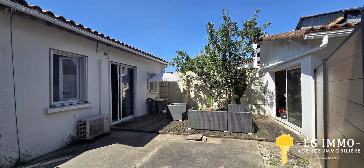 Appartement t1+, terrasse, dépendance, proche plages - photo 2