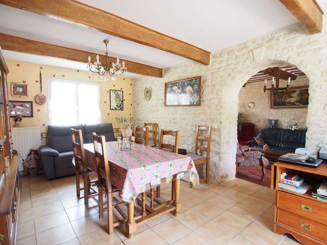 Maison 135 m² à Vaux-Sur-Aure  - photo 2