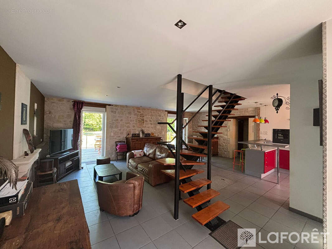 Maison Mainxe Gondeville 4 pièce(s) 126.38 m2 - photo 2