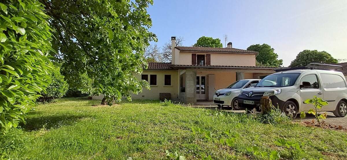 Maison 120 m² à Soyaux  - photo 2