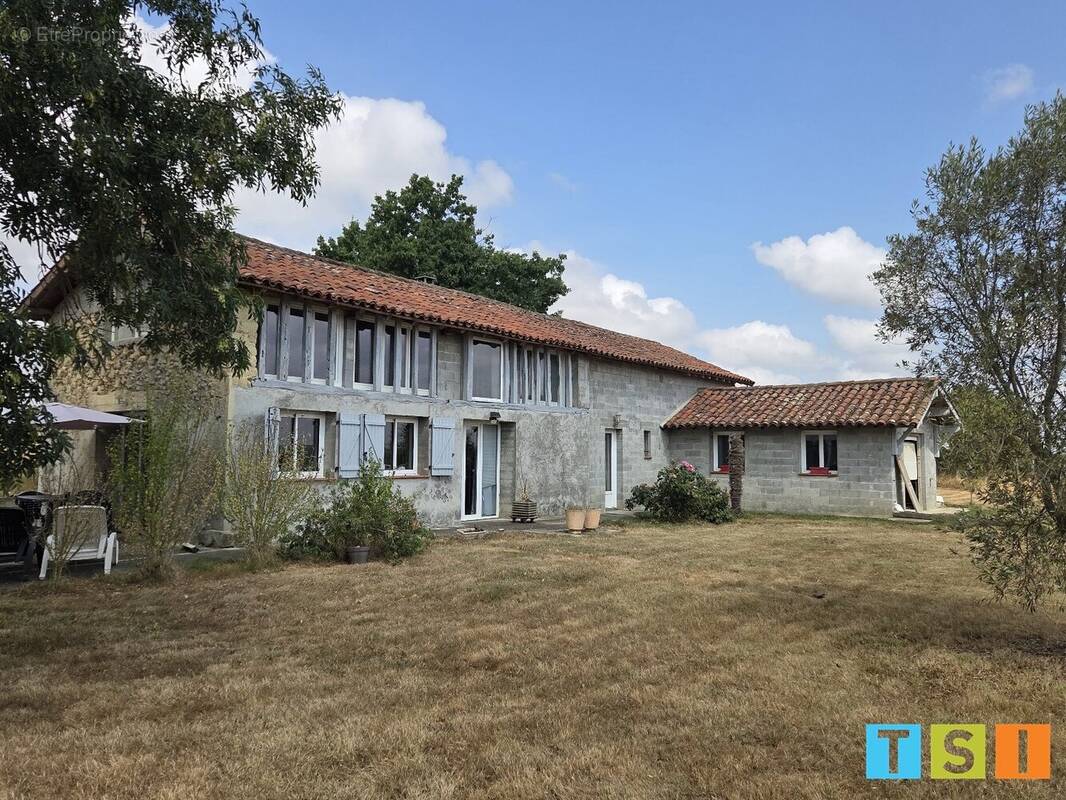 Corps de ferme à finir de rénover de 177 m² sur 1,09 hectare avec vue exceptionnelle sur les Pyrénées - photo 2