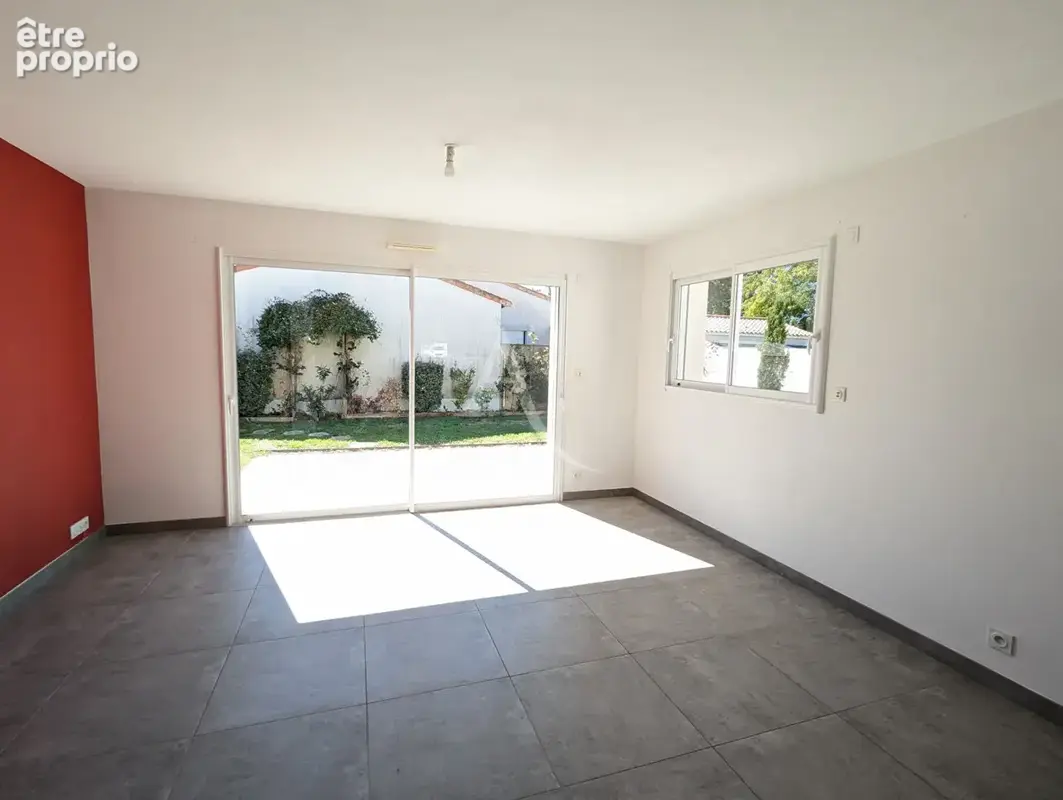 Maison récente de 95 m² à vendre à Challans avec garage et terrain - photo 2