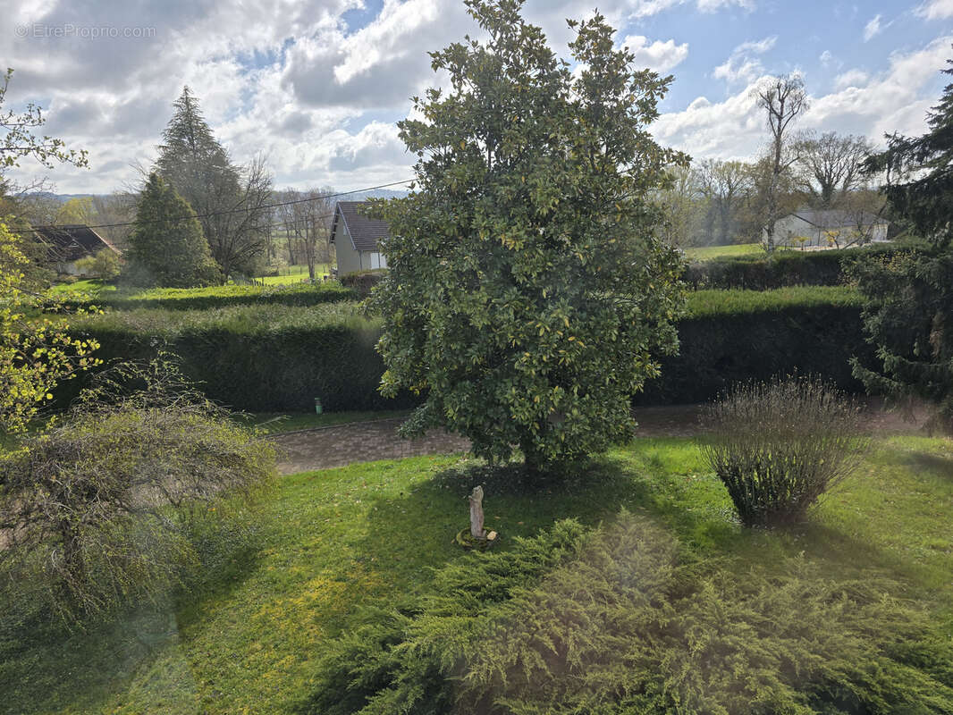 Maison à SAINT-REMY-EN-ROLLAT