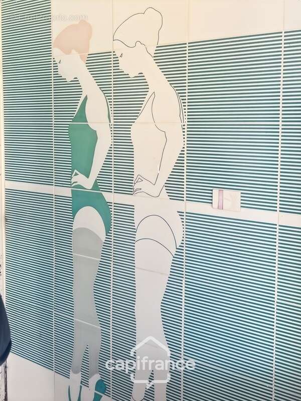 Commerce à LA LONDE-LES-MAURES