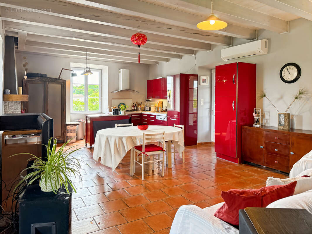 Maison à VILLENEUVE-DE-BERG