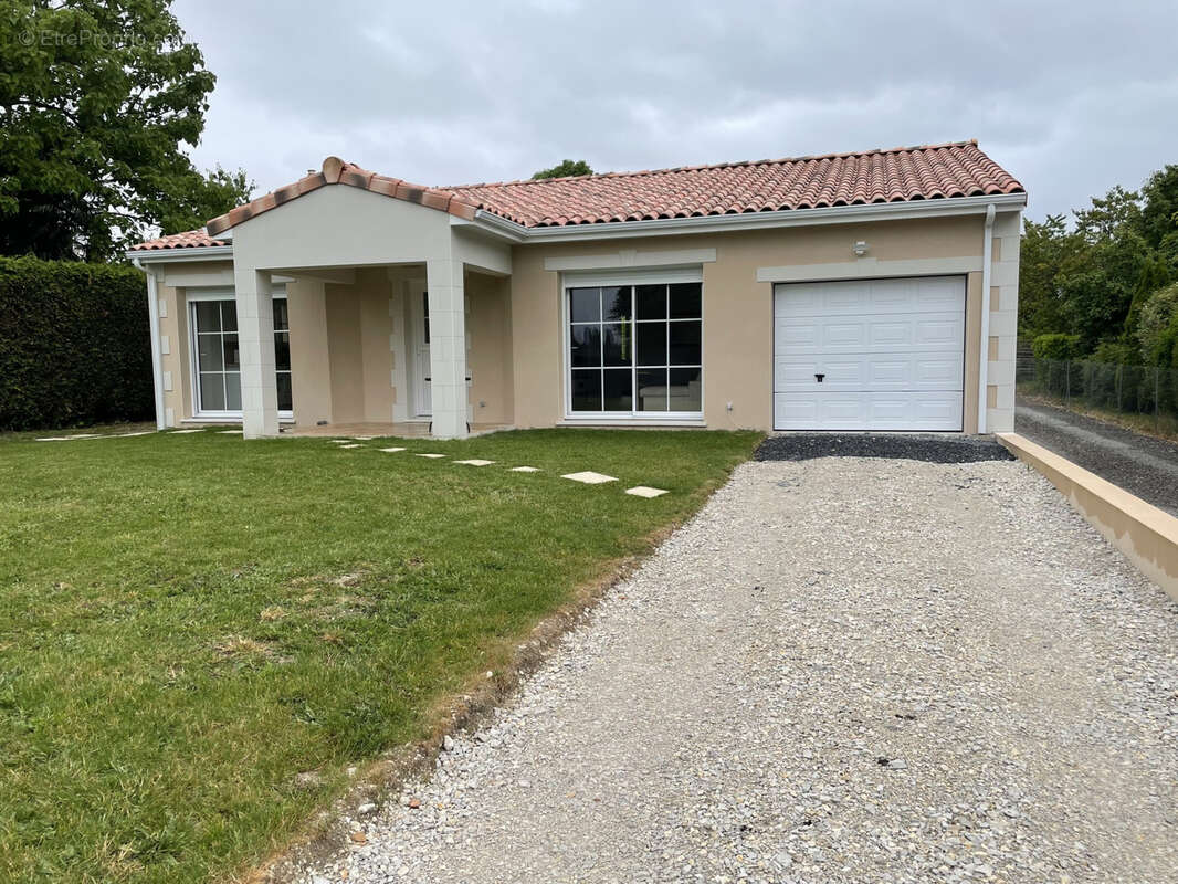 Maison à MONTCHAUDE