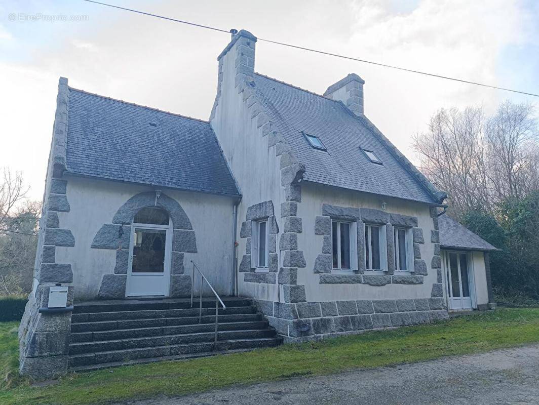 Maison à HUELGOAT