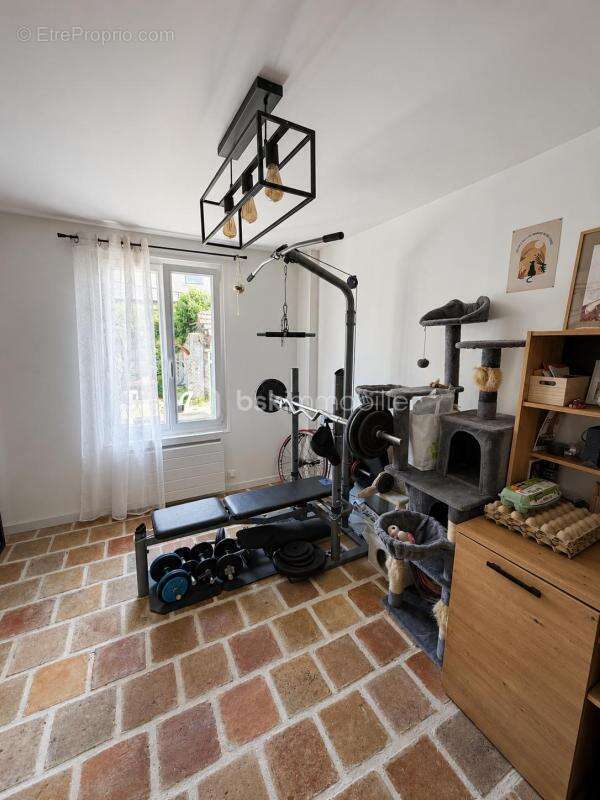 Maison de plain-pied 65 m² avec combles aménageables et terrasse, au calme en impasse — Tourny - photo 6