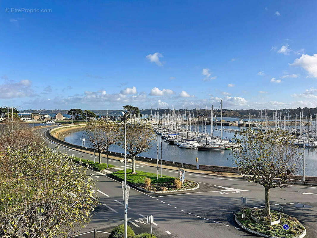 Vue  sur le Port, Vie à Pied : La Mer en Ligne d'Horizon - photo 3