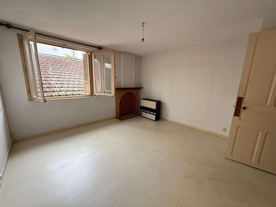 LOURDES CENTRE – Ensemble immobilier à fort potentiel avec ateliers, appartement, garages et terrasse - photo 18