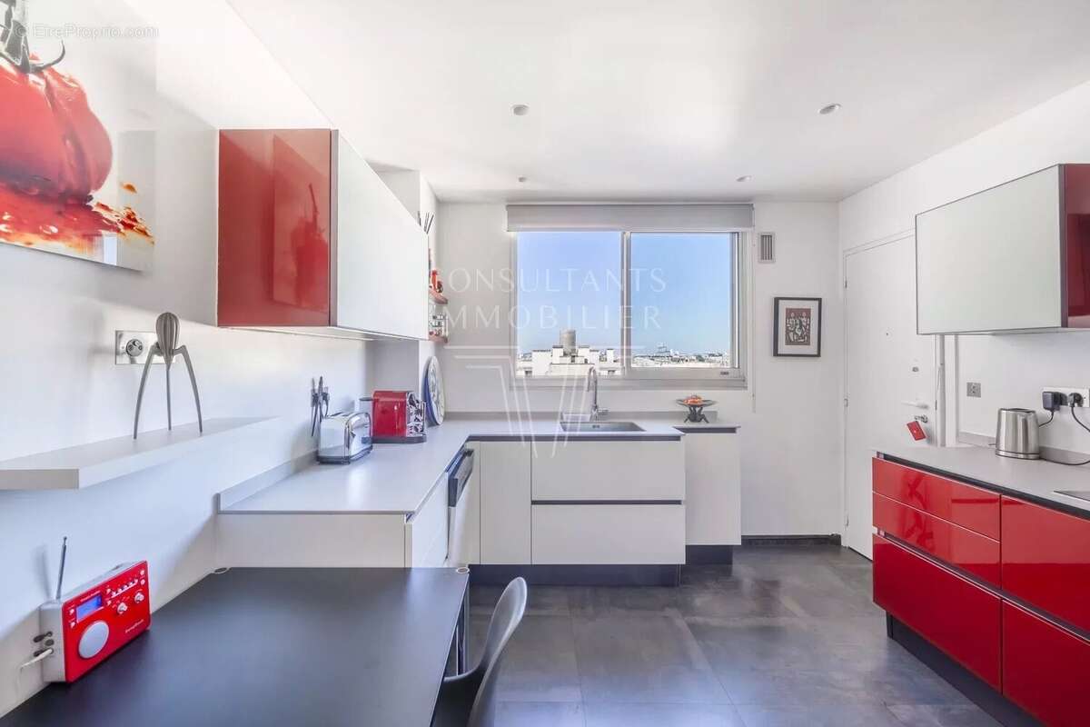 Appartement à PARIS-16E