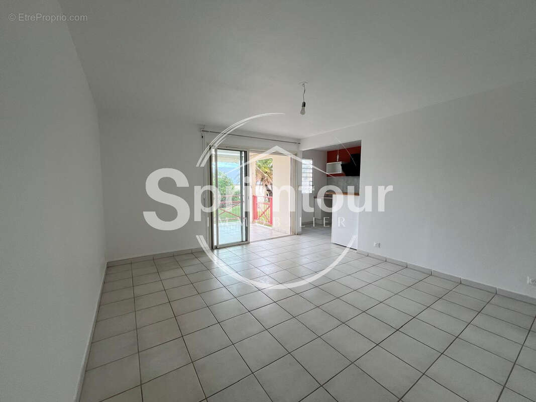 SAINT-CLAUDE - Appartement T3 rénové avec terrasse dans une résidence sécurisée avec piscine - photo 17