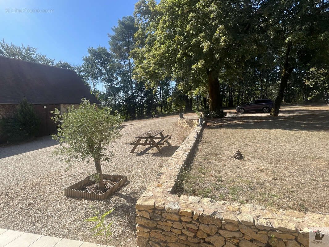Longère en pierre avec gîtes, dépendances et près de 2 hectares   Issac (Dordogne) - photo 12