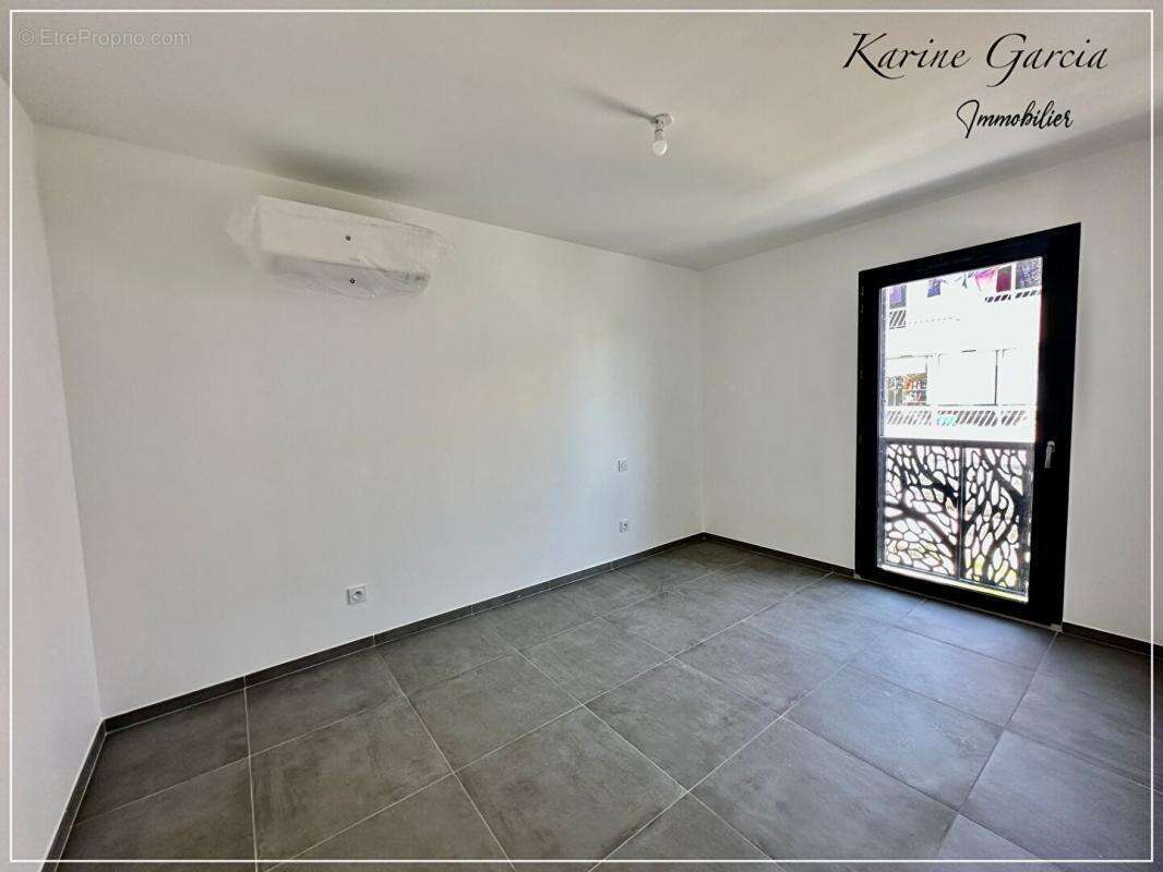 Six fours les plages - construction recente - appartement de type 3 - jardin 72 m² - parking privatif sous sol - photo 8