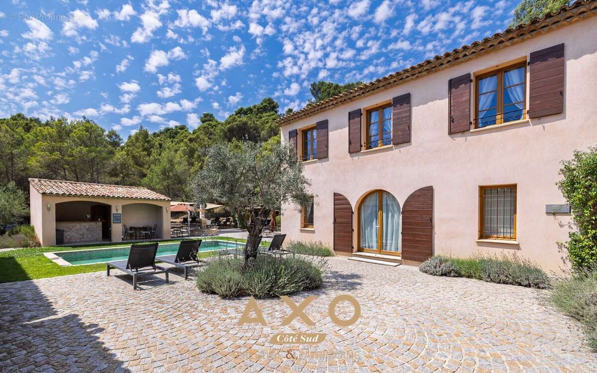 Saint marc jaumegarde - vue sainte victoire - ensemble immobilier - 2 maisons - 380 m2  - appartements - jacuzzi - spa - 2 pisci - photo 4