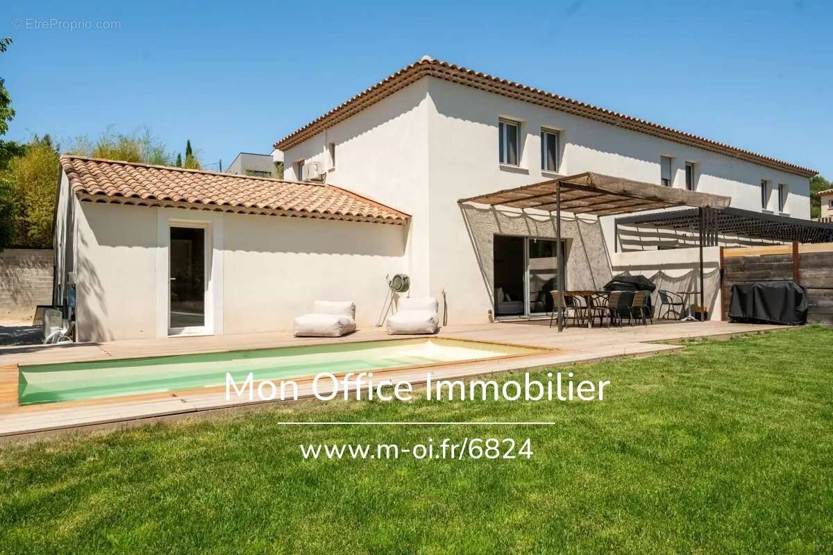 Maison à VENTABREN