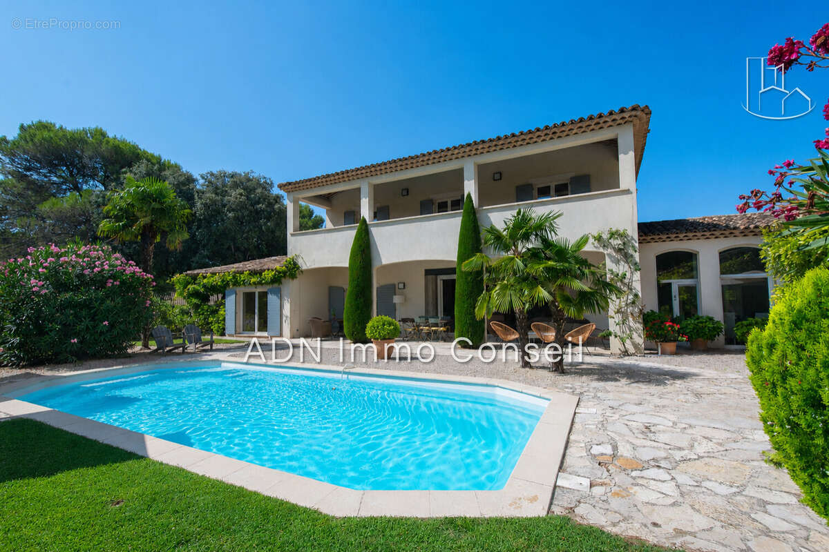 Maison 264 m² à Mallemort  - photo 2