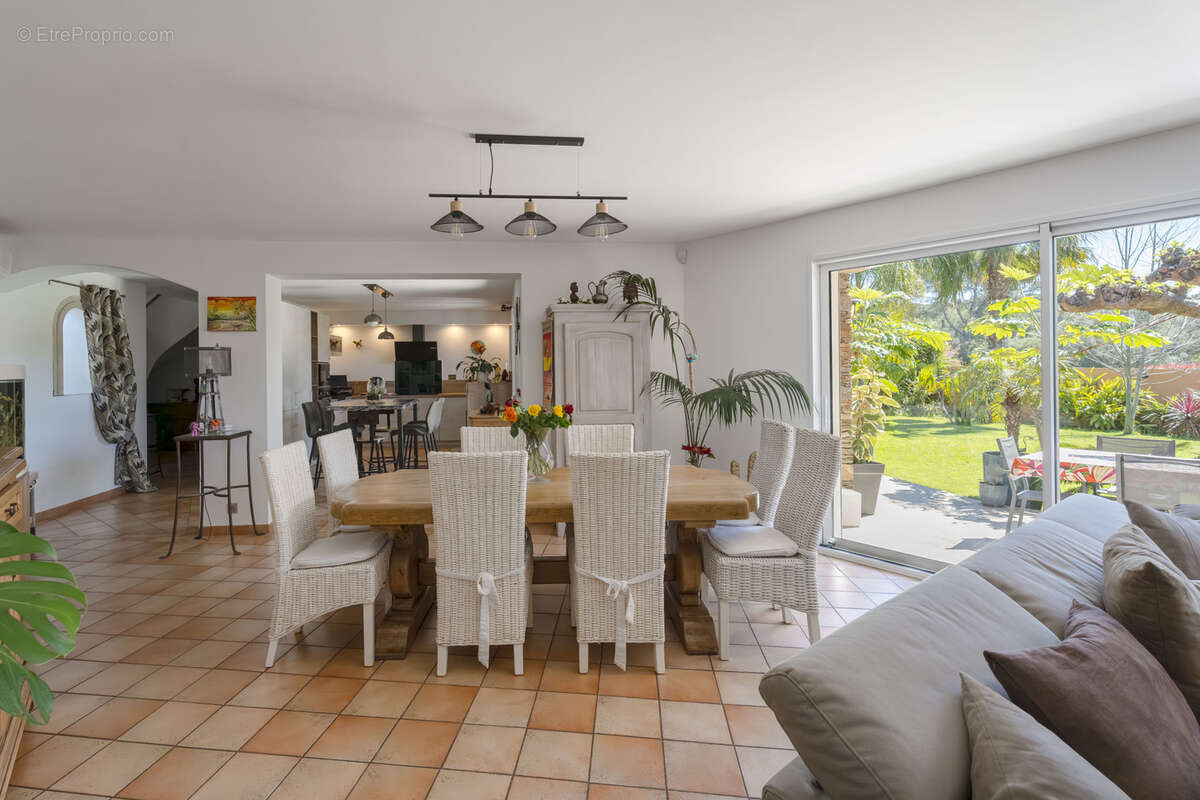 Maison à CARQUEIRANNE