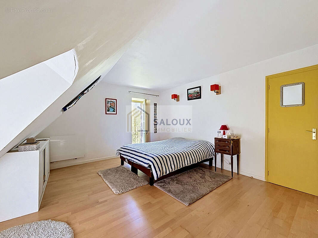 AMBON - Maison de charme en pierre de 240m² - photo 16