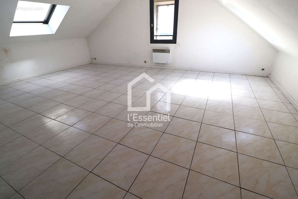 Appartement à CHANTELOUP-LES-VIGNES
