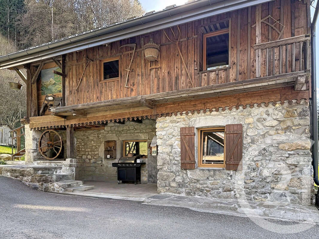 Maison à LA RIVIERE-ENVERSE