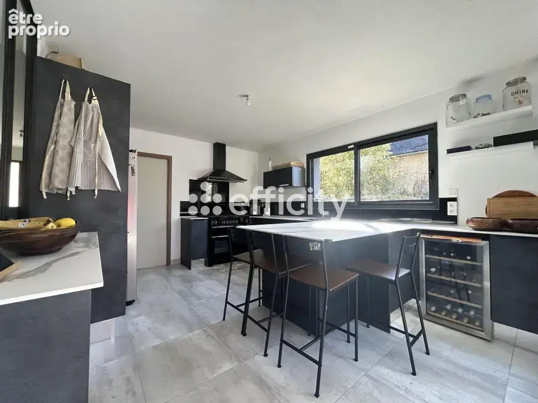 Maison 206 m² à Vezin-Le-Coquet  - photo 4