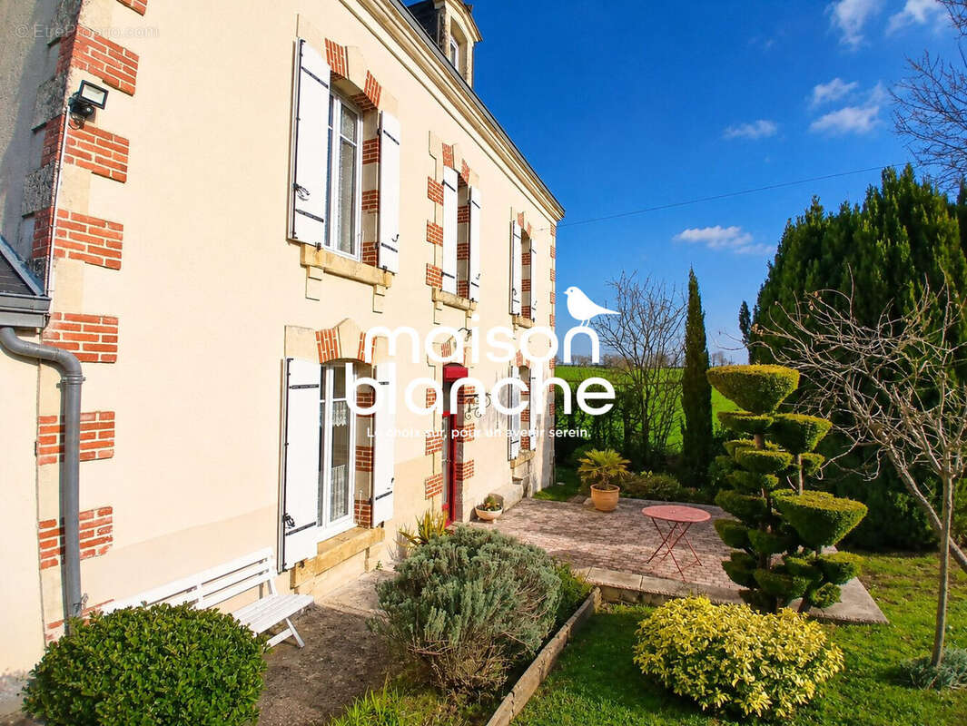 Maison à PARTHENAY