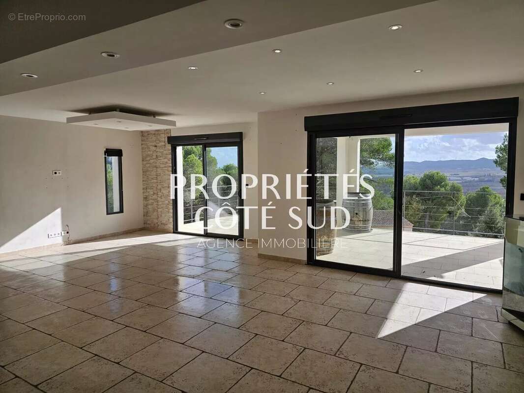 Maison à LAUDUN-L&#039;ARDOISE