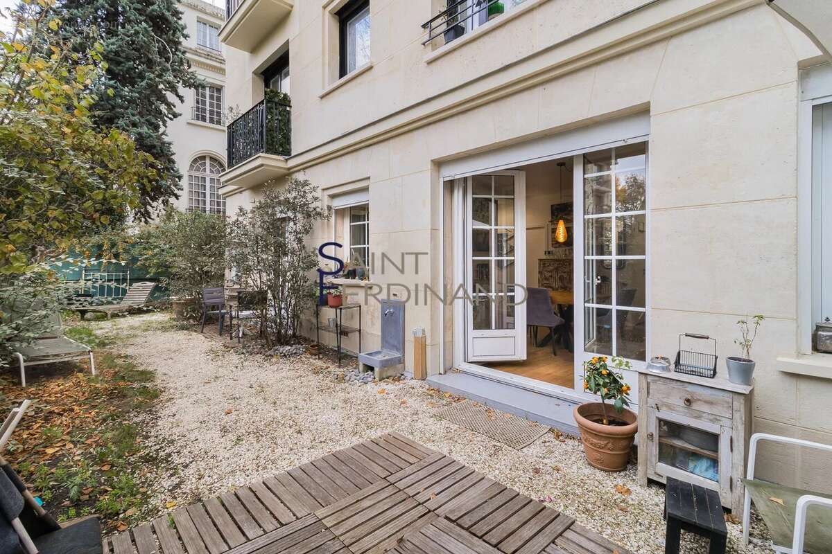 Appartement à PARIS-16E