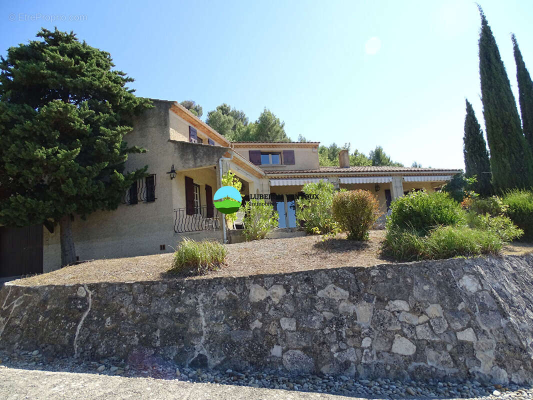 Maison à LA ROQUE-SUR-PERNES