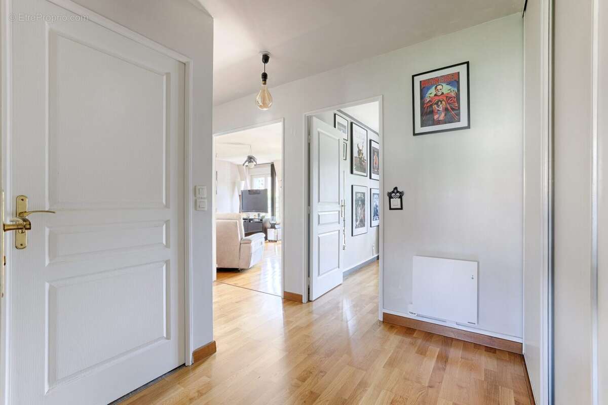 Appartement à LA GARENNE-COLOMBES