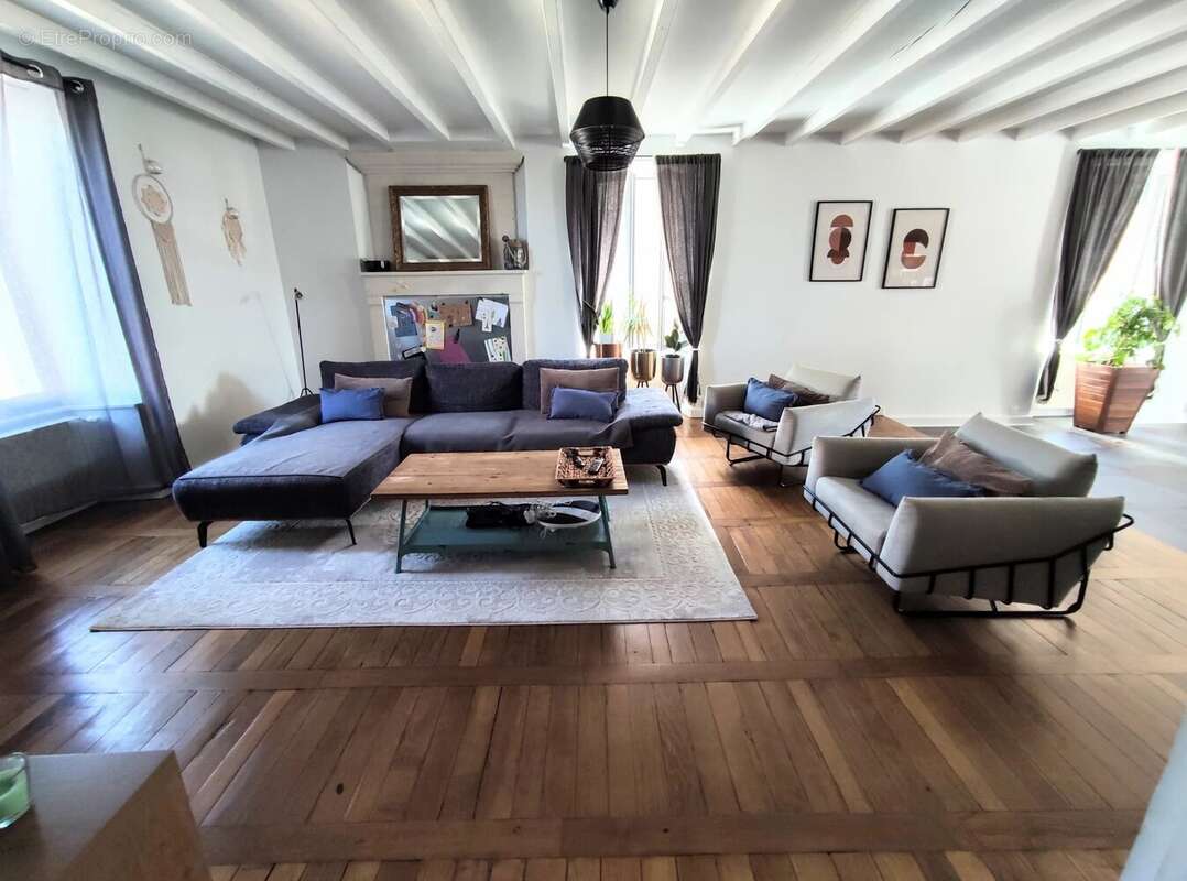 Maison de village offrant 5 chambres avec cour - photo 9