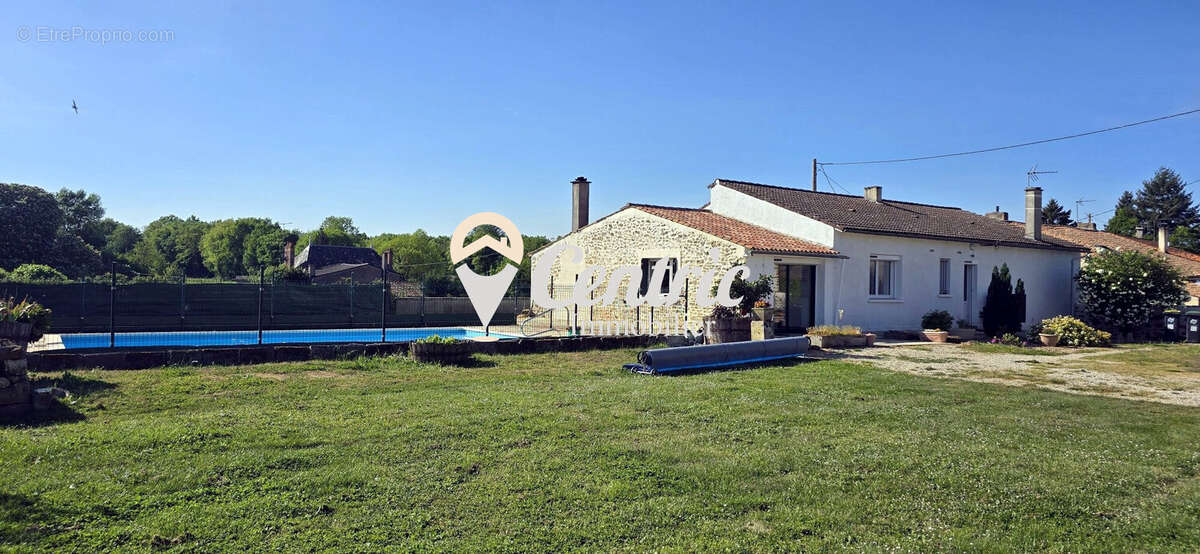 Maison 4 pièces 145 m² à vendre à Aubigny (79390) - photo 2
