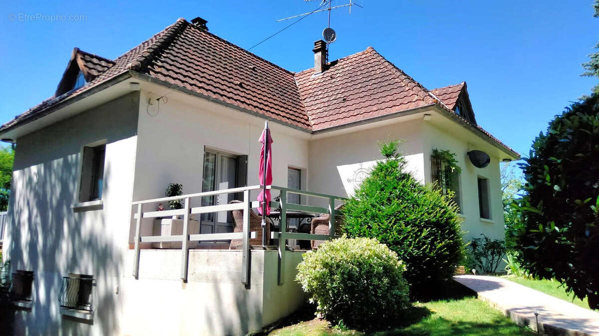 OVERVIEW - Maison à PRESSAC