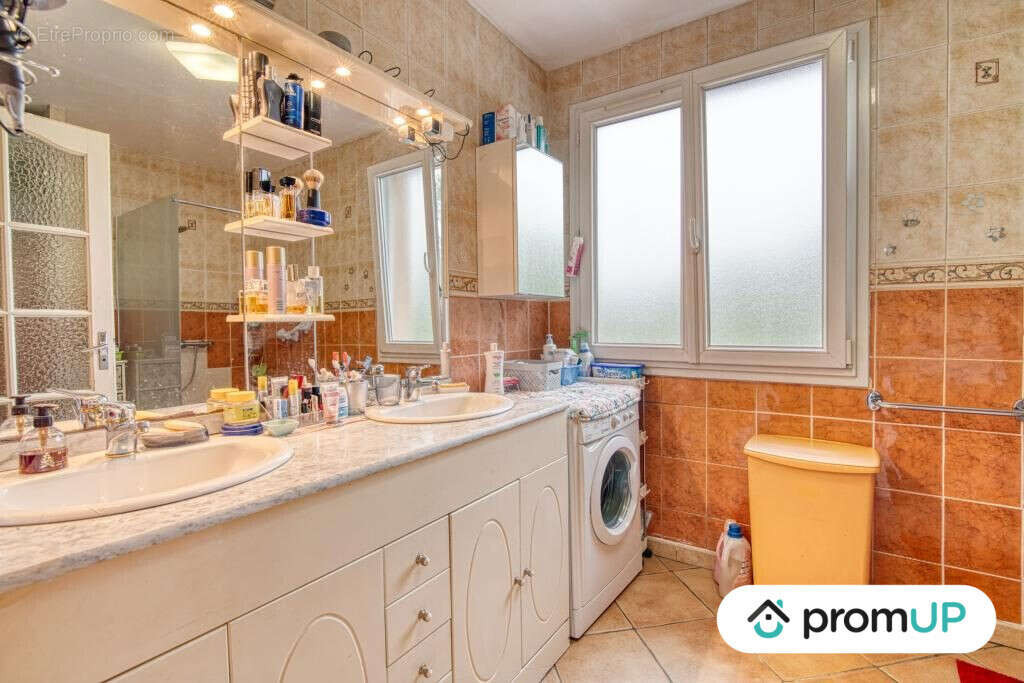 Commerce à SAINT-PIERRE-DE-RIVIERE