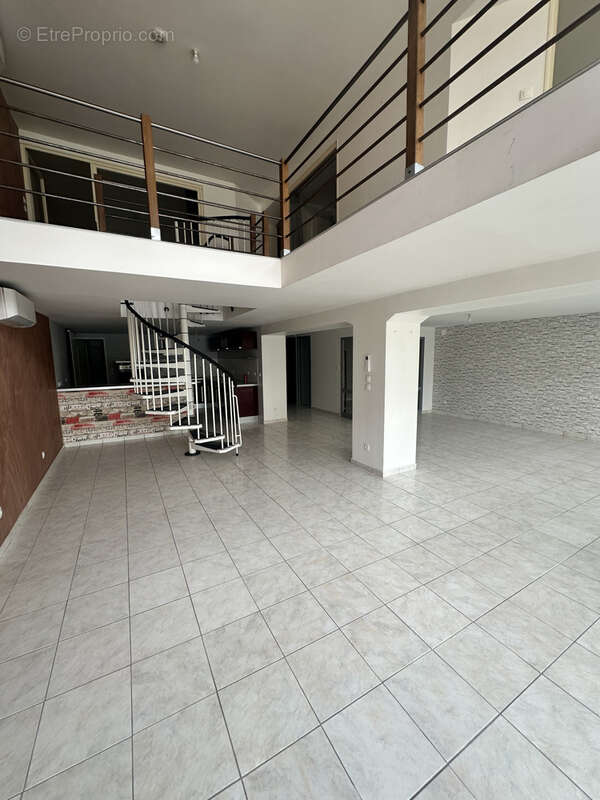 Autre à SAINT-JULIEN-LES-VILLAS