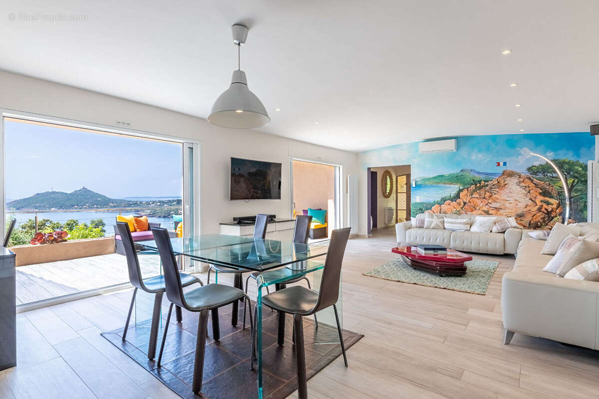 Saint-Raphaël - Agay, villa vue mer panoramique, piscine chauffée, 5 chambres - photo 6