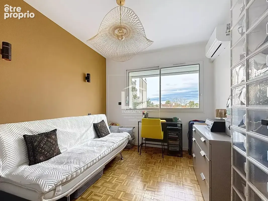 Très bel appartement traversant T3 de 70 m², entièrement rénové, 2 balcons, 1 cave et 1 place de stationnement dans une résidenc - photo 7