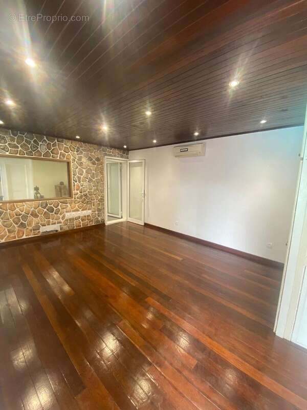 Maison à REMIRE-MONTJOLY