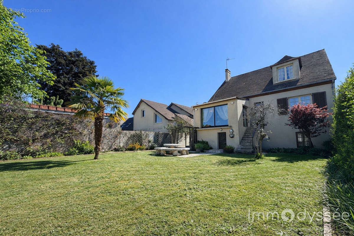 Maison à CHAMPS-SUR-MARNE
