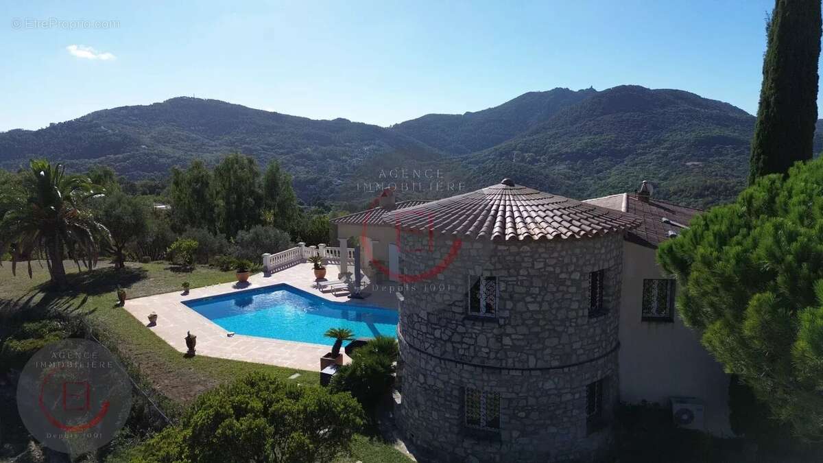Maison à LES ADRETS-DE-L&#039;ESTEREL