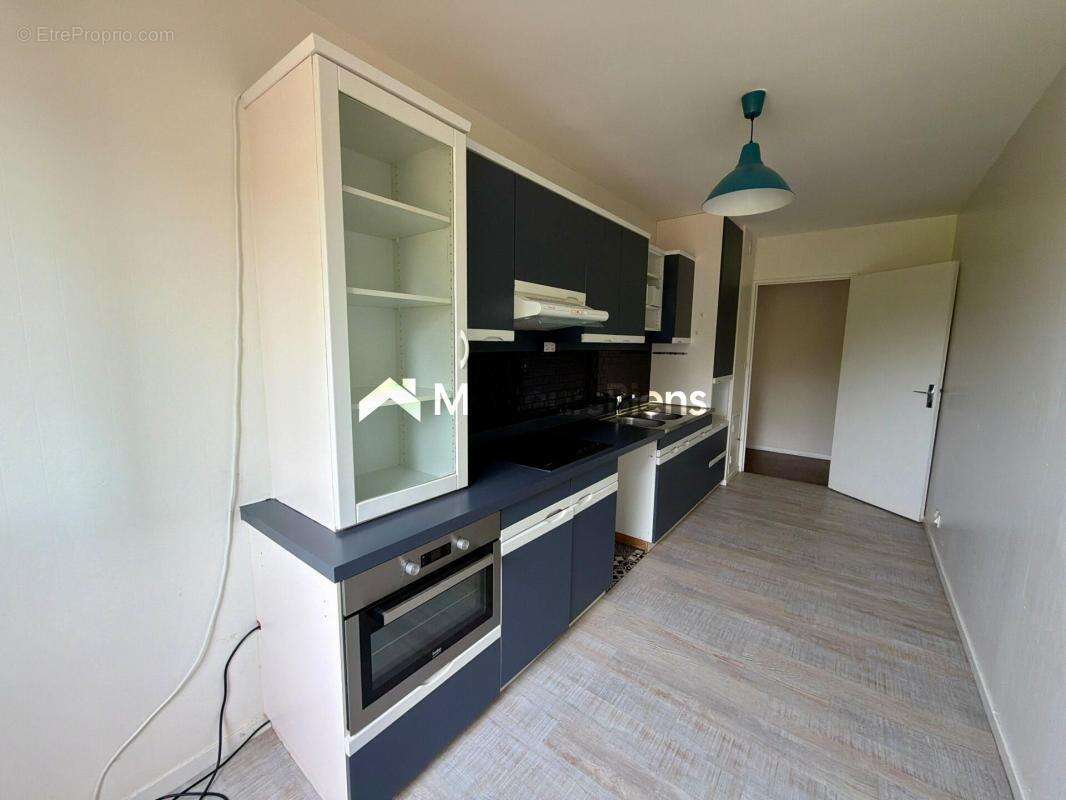 LAVAL – Rive Droite  Résidence Les Charmilles  Appartement T4 de 99 m² avec ascenseur, parking et parc privé - photo 18