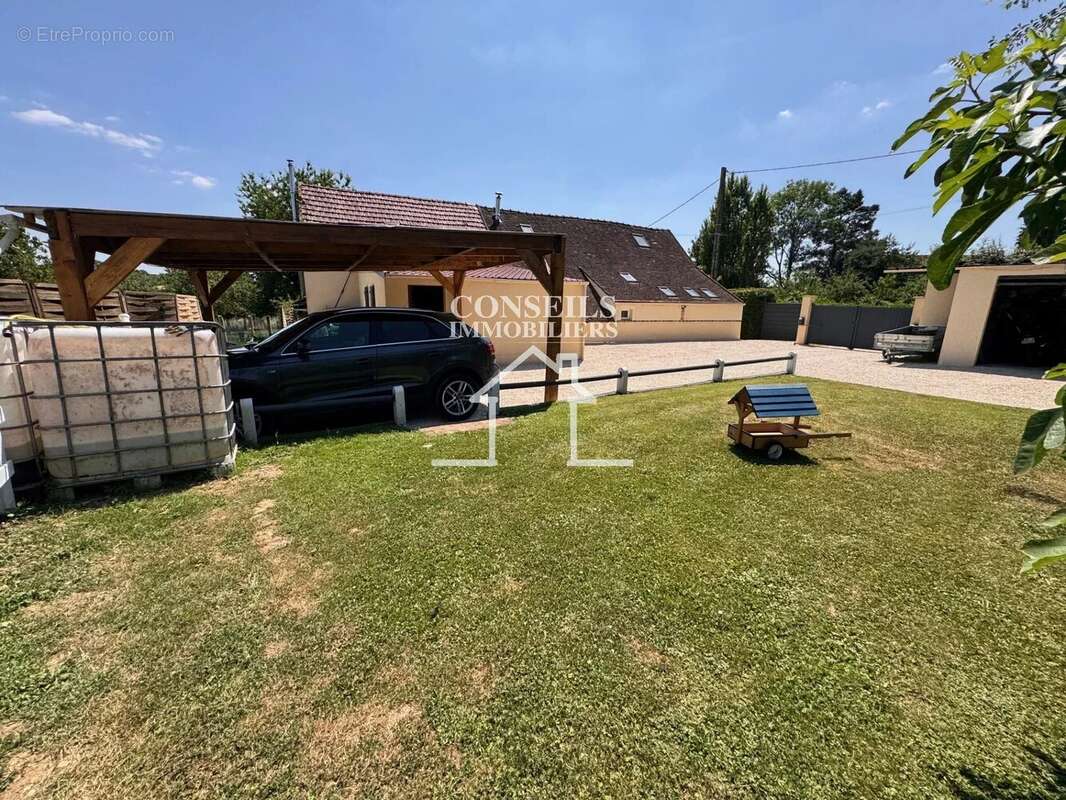 Maison à VILLENEUVE-SUR-YONNE