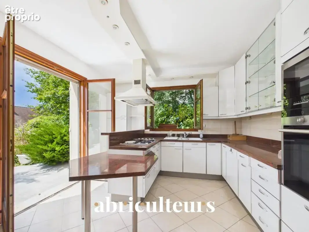 Maison familiale lumineuse avec grand jardin, terrasse et 5 chambres à Saint-Leu-la-Forêt (95320) - photo 8