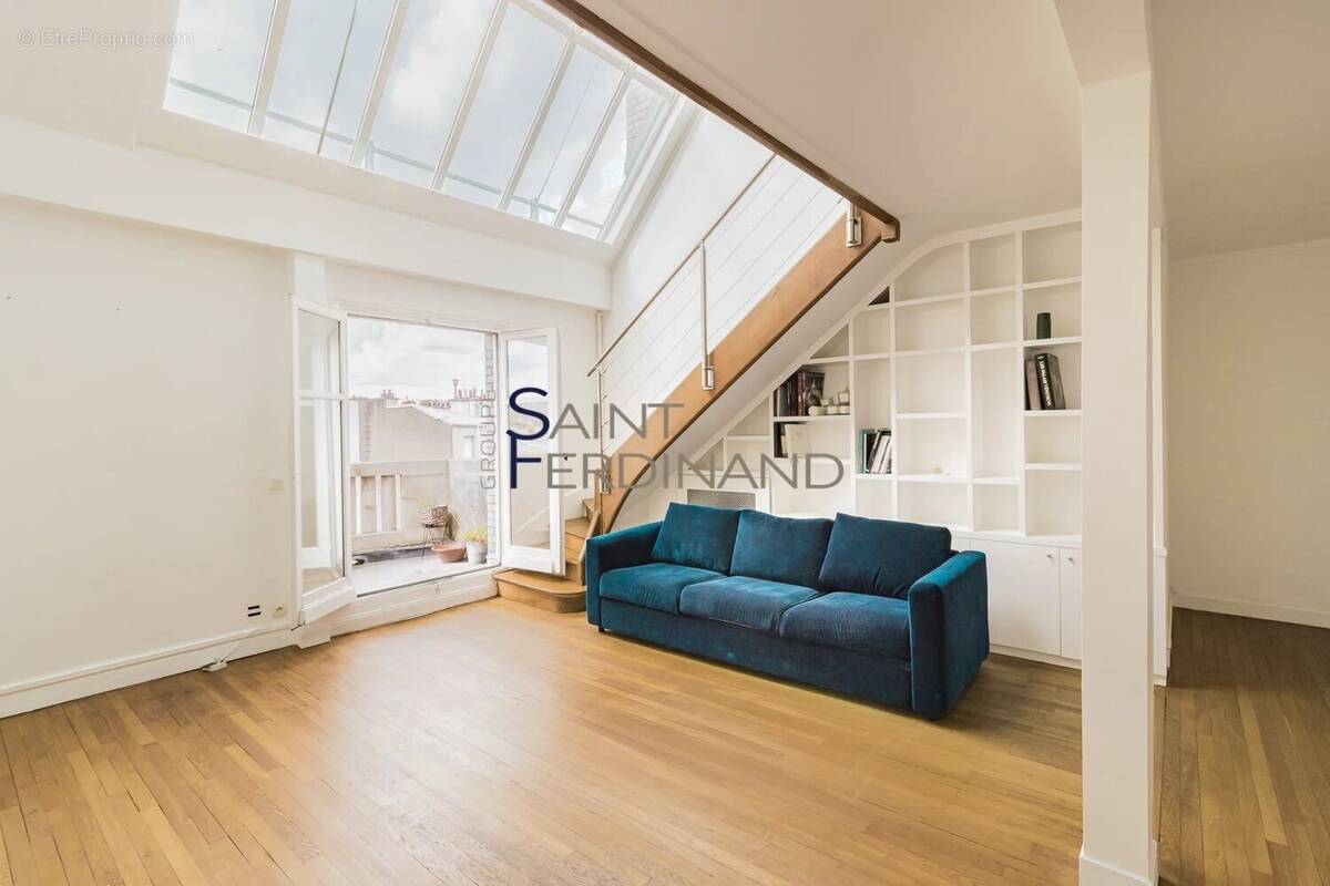 Appartement à PARIS-16E