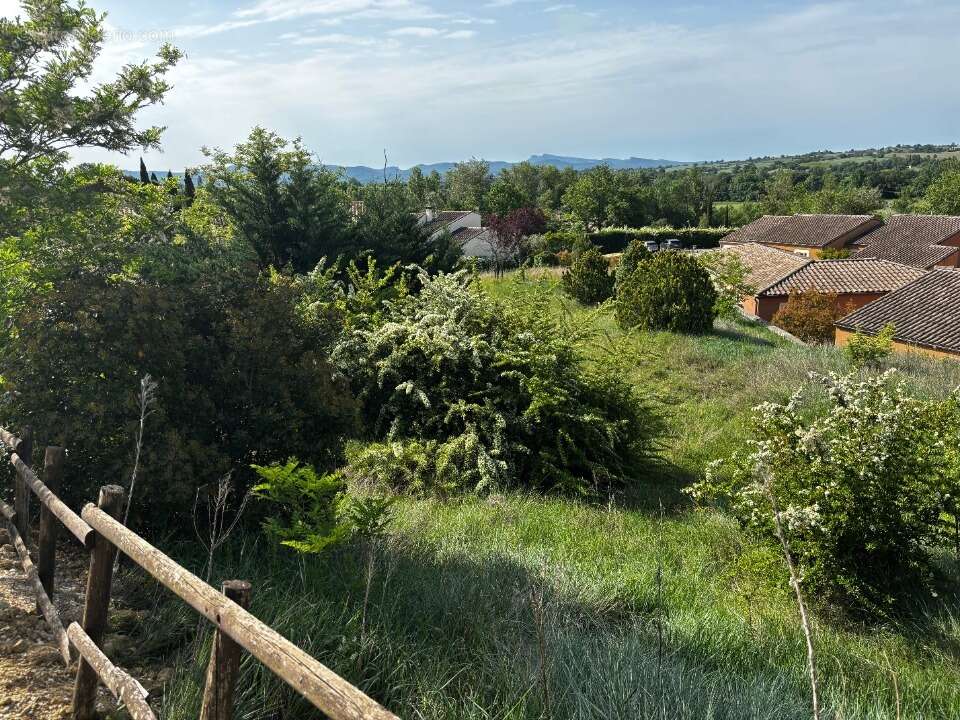 Terrain à SAINT-SAUVEUR-DE-CRUZIERES